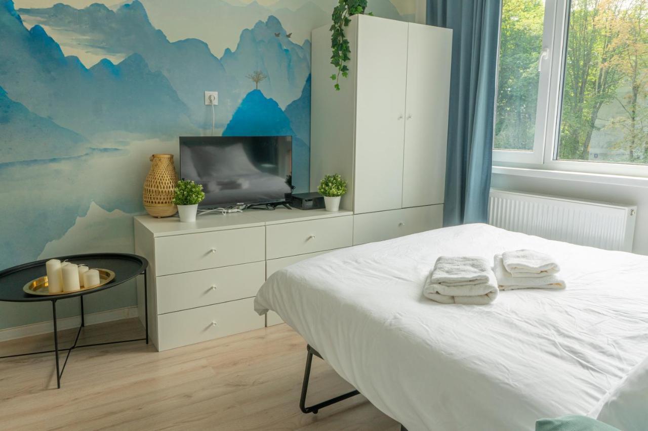 Batorego 18 Blue: Central Mokotów Apartment with Park Views Warsaw Exterior photo